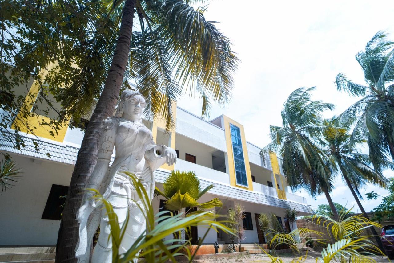ホテル Dwaraka Residency マハーバリプラム エクステリア 写真