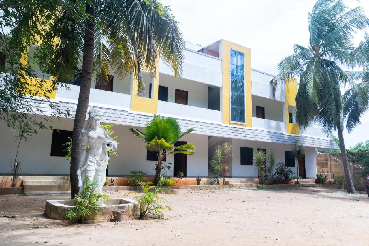 ホテル Dwaraka Residency マハーバリプラム エクステリア 写真