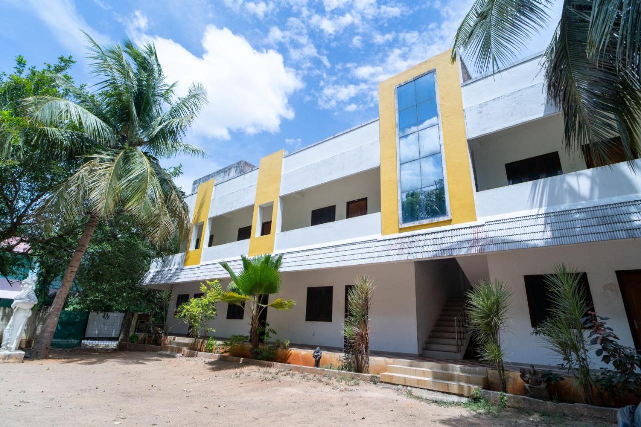 ホテル Dwaraka Residency マハーバリプラム エクステリア 写真