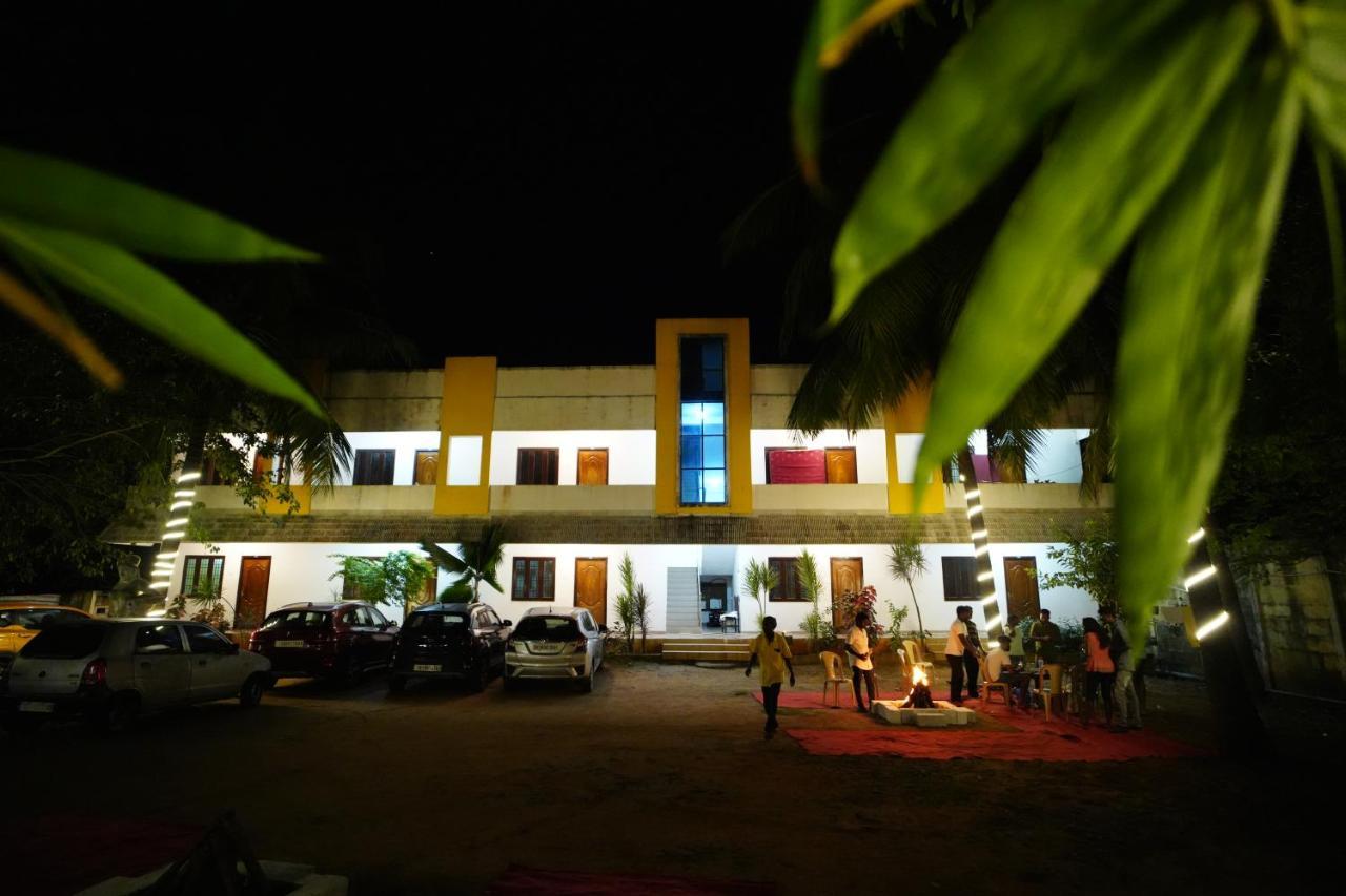 ホテル Dwaraka Residency マハーバリプラム エクステリア 写真