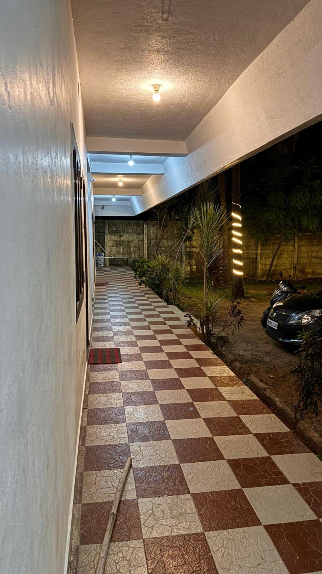 ホテル Dwaraka Residency マハーバリプラム エクステリア 写真