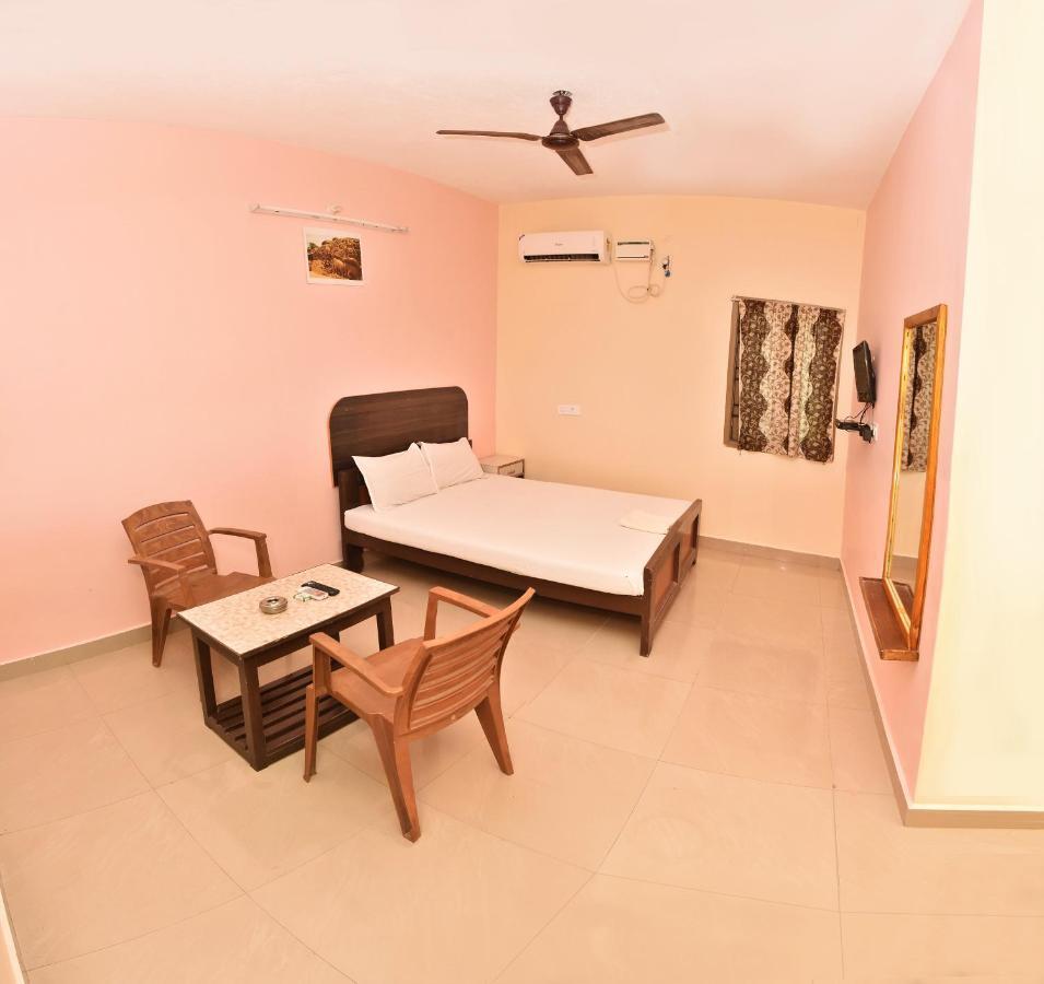 ホテル Dwaraka Residency マハーバリプラム エクステリア 写真